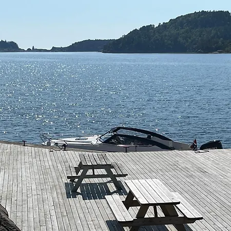 Furuholmen, Lindesnes *