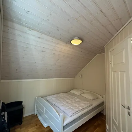 Furuholmen, Lindesnes Feriehus