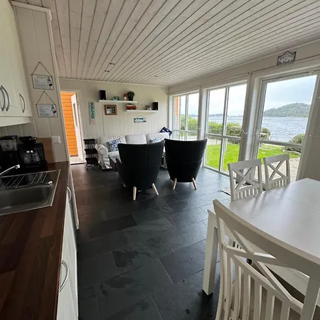 Furuholmen, Lindesnes Feriehus