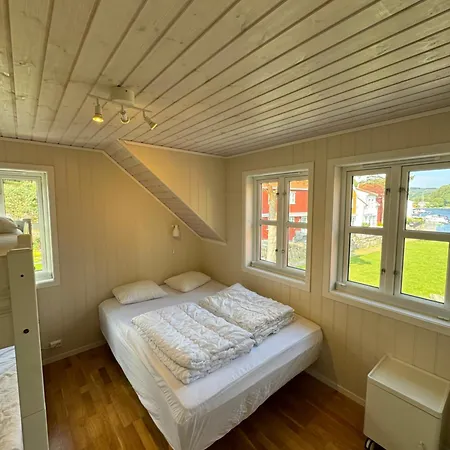 Furuholmen, Lindesnes Feriehus Lonestranda