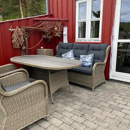 Furuholmen, Lindesnes