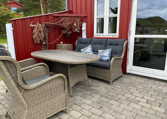 Furuholmen, Lindesnes