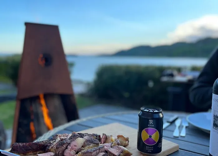 Furuholmen, Lindesnes