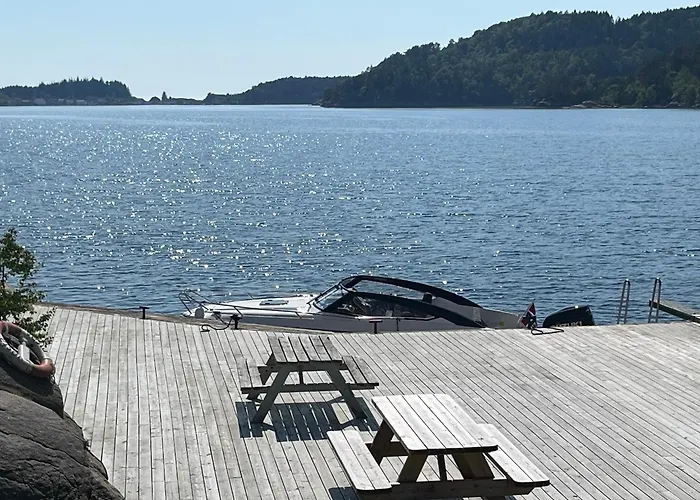 Furuholmen, Lindesnes *